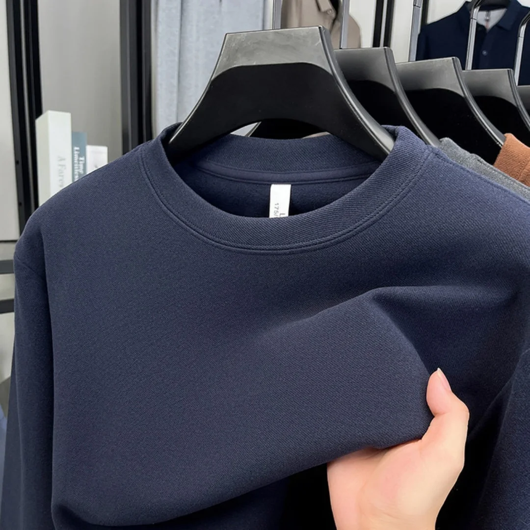 Embroidery Cotton Shirt - 柔らかいコットン素材を使用した、高級ブランドのメンズ長袖ラウンドネックTシャツ。秋のファッションに合う、刺繍が施されたゆったりとした韓国風スウェットシャツで、カジュアルなトップスとして最適。