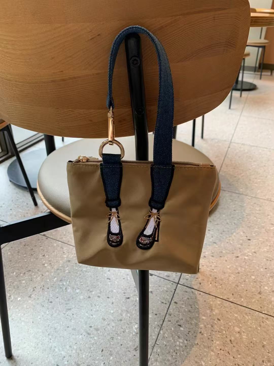 ファッション刺繍入りゼロウォレット防水ナイロン生地バッグ女性 - Embroidery Bag のレビューと価格