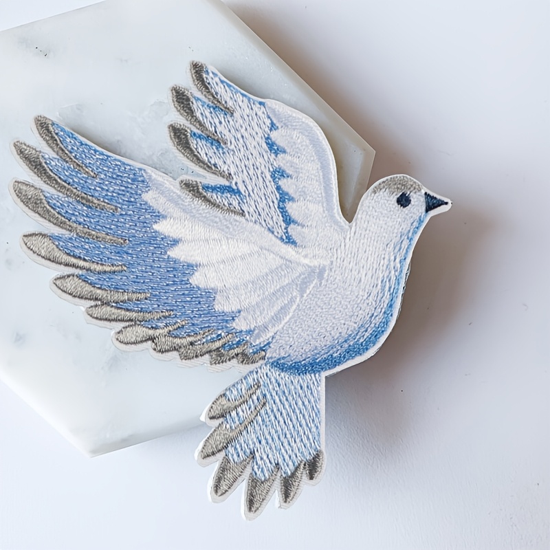 1個入りの青白グラデーションの鳩の刺繍パッチ、ジャケット、帽 - Embroidery Meaning のレビューと価格