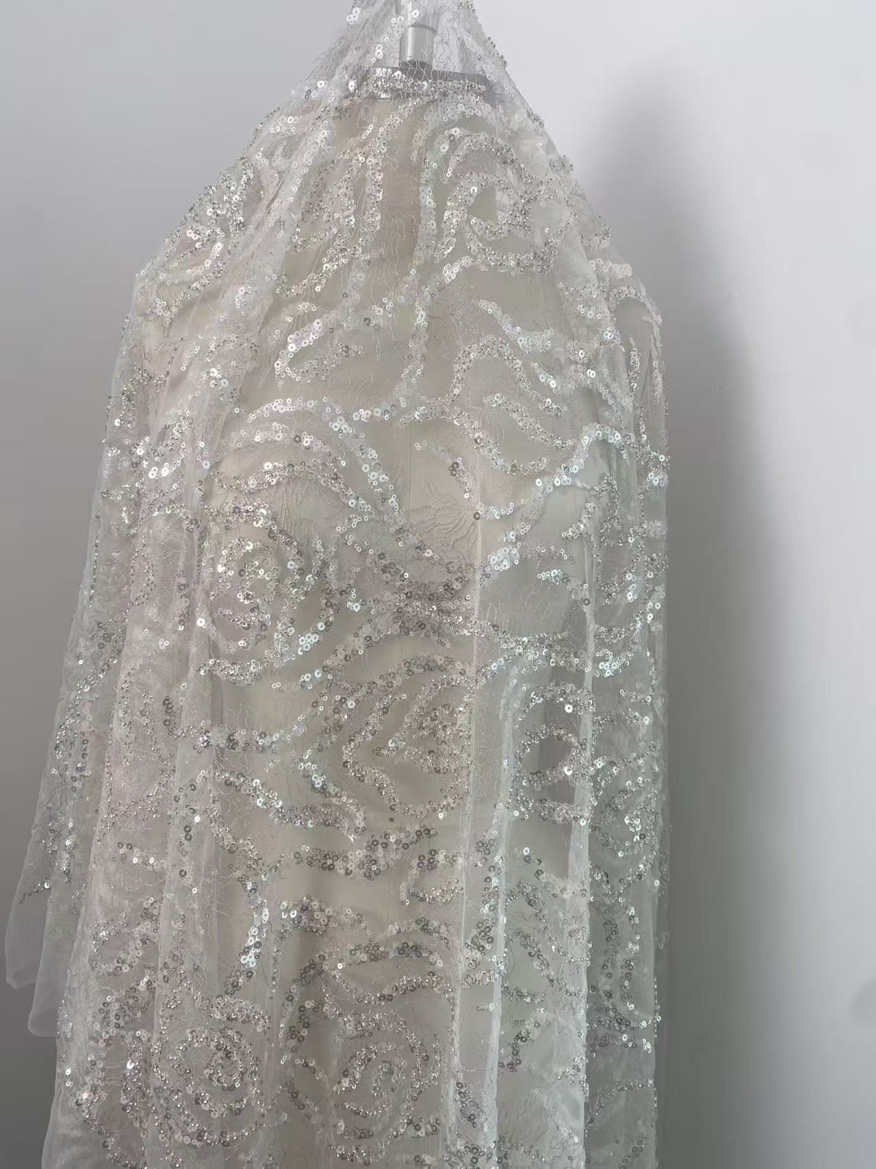 重いビーズレース生地、シルバーのスパンコールチュール生地、ウ - Embroidery Rose のレビューと価格